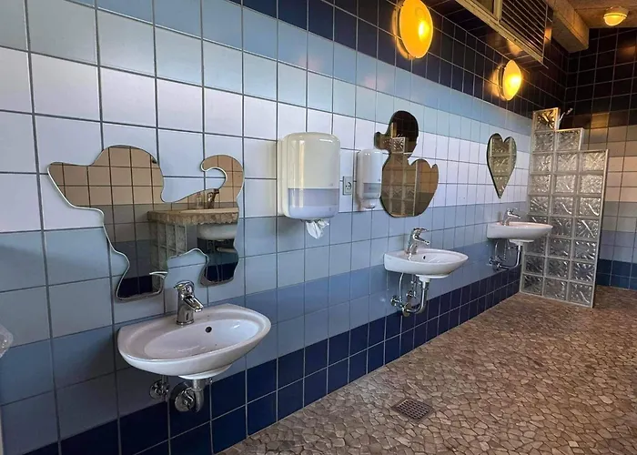 4 Person In בית נופש